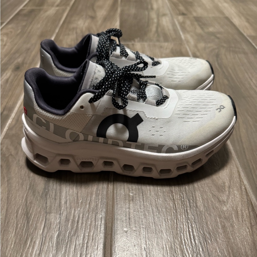Women’s cloud monster On Cloud size 6.5